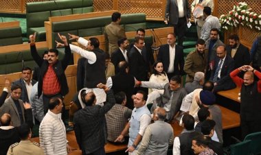 கடும் அமளிக்கிடையே மீண்டும் 370வது பிரிவு நிறைவேற்றம்.. ஜம்மு காஷ்மீர் சட்டசபையில் களேபரம்