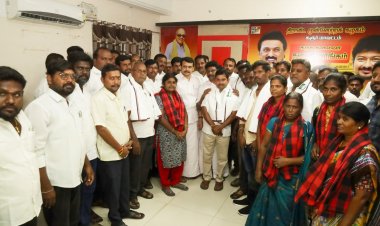 கரூரில் அதிமுக - வில் இருந்து விலகி அமைச்சர் செந்தில் பாலாஜி முன்னிலையில் திமுக - வில் இணைந்த ஊராட்சி மன்ற துணை தலைவர் மற்றும் நிர்வாகிகள்