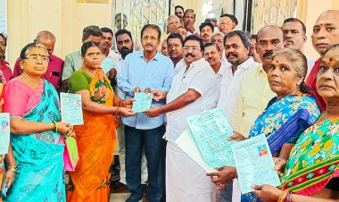 புதுச்சேரியில் 41 பயனாளிகளுக்கு வீடுகட்டும் தவணைத் தொகை ஆணையை வழங்கிய எதிர்கட்சி தலைவர்