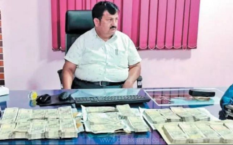 லஞ்ச பணத்துடன் சொந்த ஊருக்கு சென்றபோது ஊட்டி நகராட்சி ஆணையர் காரில் ரூ.11.70 லட்சம் பறிமுதல்: 13 மணி நேரம் விசாரணைக்கு பின் வழக்குப்பதிவு