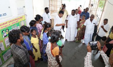 பெஞ்சல் புயலால் பாதிக்கப்பட்ட மக்களை நேரில் சந்தித்து அத்தியாவசிய பொருட்களை வழங்கிய அமைச்சர்.!