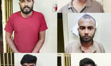 காரை சுற்றி வளைத்த திருச்செந்தூர் போலீஸ்