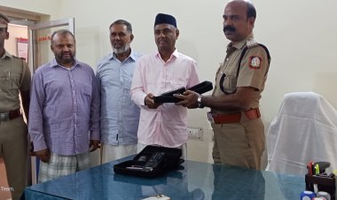 ஆல்கஹால் பரிசோதனை மெஷின் வாங்கி கொடுத்த தொழிலதிபர்.! பெற்றுக் கொண்ட காவல்துறை .!