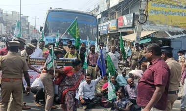 வட்டாட்சியர் அலுவலகம் முன்பு தமிழ்நாடு ஊரக வளர்ச்சித்துறை அலுவலர்கள் சங்கத்தினர் சாலை மறியல் போராட்டம்