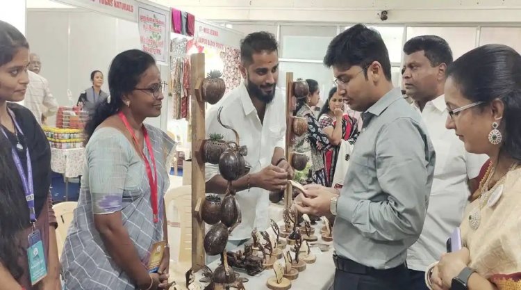 பெண்கள் தொழில் முனைவோர் கைவினை பொருட்கள் கண்காட்சியை திறந்து வைத்த கோவை மாவட்ட ஆட்சியர்