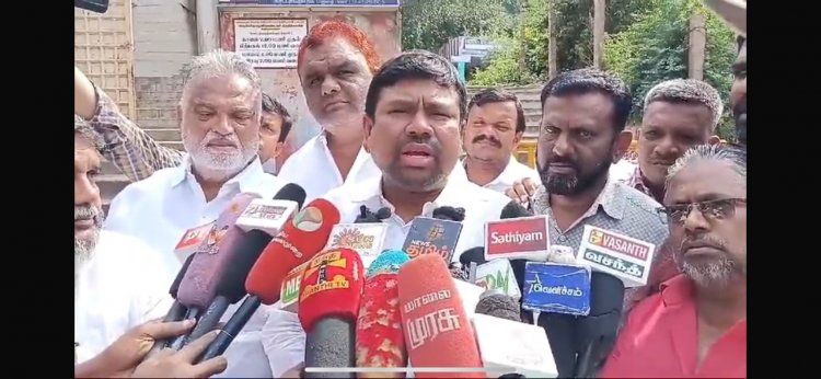 மதுரை சிக்கந்தர் மலை தர்கா விவகாரம் தொடர்பாக இந்திய யூனியன் முஸ்லிம் லீக் நவாஸ்கனி எம்.பி.மாவட்ட அதிகாரிகளை சந்தித்து பேச்சு வார்த்தை.!