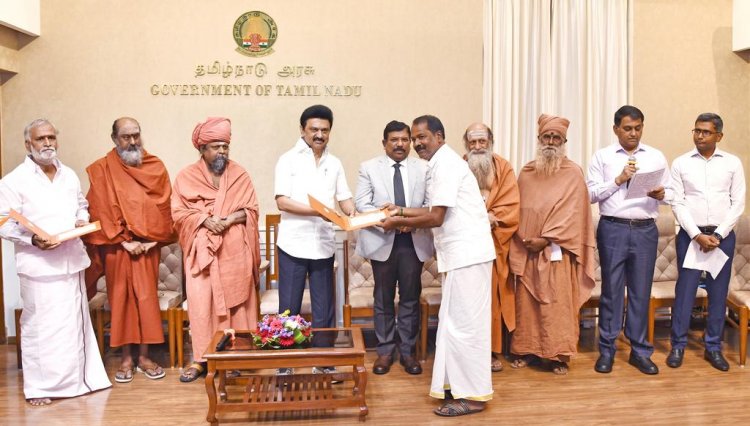 1,250 கிராமப்புறத் திருக்கோயில்கள் மற்றும் 1,250 ஆதிதிராவிடர் மற்றும் பழங்குடியினர் வசிக்கும் பகுதியிலுள்ள கோவில்களுக்கு வரைவோலை வழங்கிய முதலமைச்சர். !