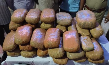 ஜார்கண்ட் டூ எர்ணாகுளம் எக்ஸ்பிரஸ் இரயில் பெட்டியில் 22 லட்சத்து 50 ஆயிரம் மதிப்பிலான 45 கிலோ கஞ்சா பறிமுதல்.!