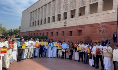 தமிழ்நாட்டு மீனவர்கள் பாதுகாப்பை வலியுறுத்தி எம்.பிக்கள் டெல்லியில் போராட்டம்