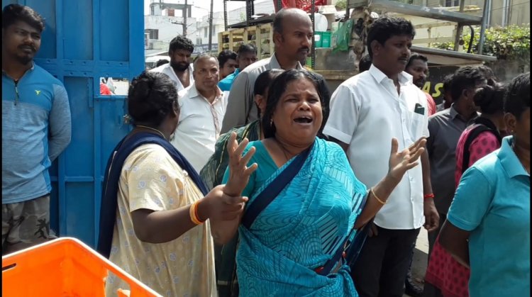 ஆக்கிரமிப்பில் இருந்த அகரம் ஊராட்சி மன்ற தலைவர் மற்றும் திமுக பிரமுகர் வீடு இடிக்கும் பணி நடைபெற்று வருகிறது.