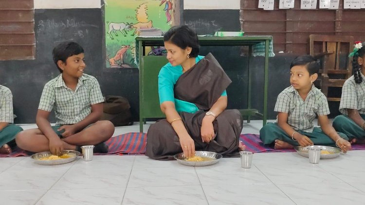 உங்களைத் தேடி உங்கள் ஊரில் திட்டத்தின் மூலமாக முதலமைச்சர் காலை உணவு திட்டத்தில் பள்ளி மாணவர்களுடன் அமர்ந்து உணவு சாப்பிட்ட மாவட்ட ஆட்சியர்.!