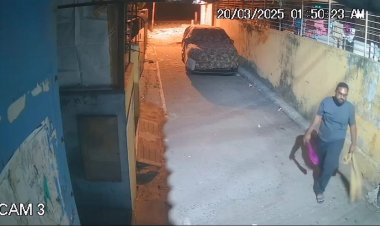 மர்ம நபர் இரவில் சுற்றித் திரிவதாக எழுந்த புகாரை அடுத்து, அந்த நபர் பெண்களின் உள்ளாடைகளை திருடும் சிசிடிவி காட்சிகள் வெளியாகியுள்ளது.!