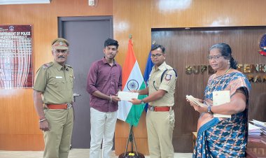 காவல்துறையினரின் வாரிசுகளுக்கு கல்விக் கொடை வழங்கிய மாவட்ட காவல் கண்காணிப்பாளர். !
