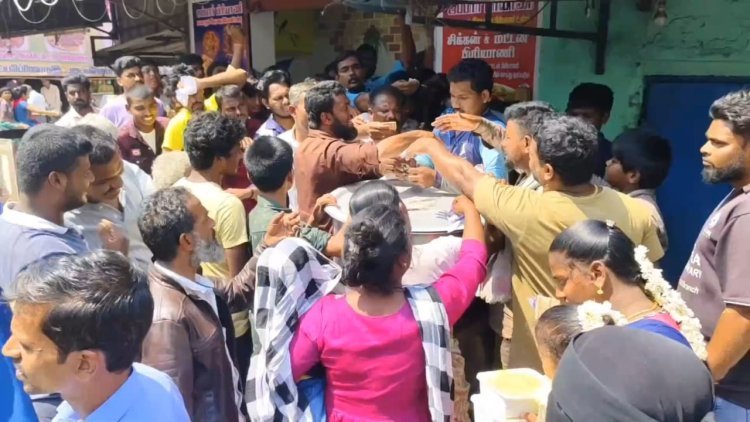 ஒரு பிரியாணி வாங்கினால் ஒரு பிரியாணி இலவசம் என்ற அறிவிப்பால் கூடிய கூட்டம்.!