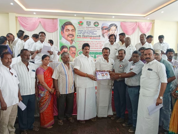 கடந்த 4 ஆண்டுகளில் 40% மதுபாட்டில்கள் பில் இல்லாமல் கோபாலபுரம் குடும்பத்தினரால் 1 லட்சம் கோடி ரூபாய் பணம் கொள்ளையிடப்பட்டுள்ளது என முன்னால் எம்.எல்.ஏ.பன்னீர் செல்வம் குற்றச்சாட்டு. !