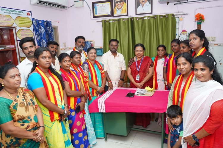 வாலாஜாபேட்டை அரசு மருத்துவமனைக்கு 30 ஆயிரம் ரூபாய் மதிப்பிலான இரண்டு சக்கர நாற்காலிகளை வழங்கிய த வெ க