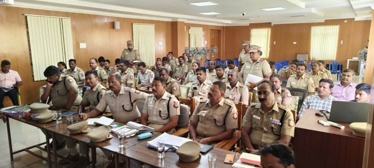 மாவட்ட காவல் கண்காணிப்பாளர் தலைமையில் மாவட்டத்தில் கஞ்சா, குட்கா மாதாந்திர குற்ற கலந்தாய்வுகூட்டம்