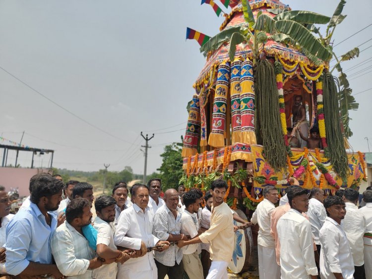 கிருஷ்ணகிரி மாவட்டம், அபய நரசிம்ம சுவாமி கோவில் தேரோட்டம், தேர் இழுத்து பக்தர்கள் வழிபாடு.!