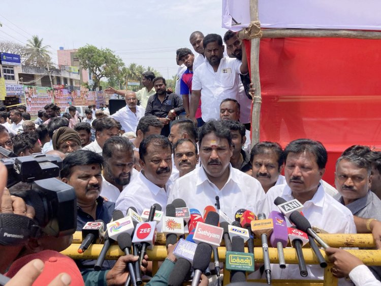 ஒசூர் மாநகராட்சியின் நிர்வாக முறைகேடுகளை கண்டித்து அதிமுக சார்பில் நடந்த மாபெரும் கண்டன ஆர்ப்பாட்டம்.!