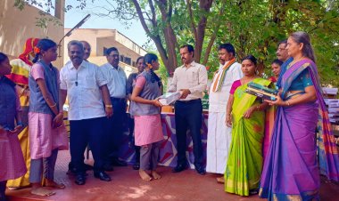 மேலகரம் அரசு மேல்நிலைப் பள்ளியில் விலையில்லா பாட நூல்கள் வழங்கும் நிகழ்ச்சி.!