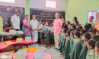 பரூக் நினைவு தொடக்கப் பள்ளியில் விலையில்லா பாடநூல்கள், சீருடை கள் வழங்கும் நிகழ்ச்சி.!