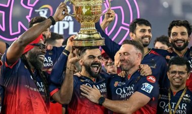 ஐ பி எல் 2025 இறுதிப் போட்டியில் கோப்பையை வென்ற ஆர் சி பி. ! தமிழக வீரர் பேட்டிங் பயிற்சியாளர். !