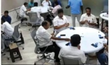 திருப்பூரில் மனமகிழ் மன்றத்தில் சூதாட்டம்...! சூதாட்டத்திற்கு பயன்படுத்தப்பட்ட டோக்கன்கள் பறிமுதல். ! சிலர் கைது.!