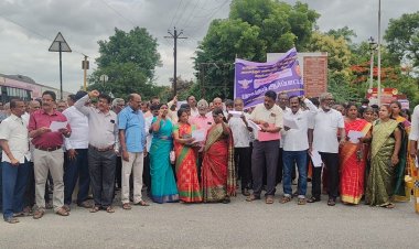 தமிழ்நாடு மாநில தொடக்க கூட்டுறவு வங்கி அனைத்து பணியாளர்கள் சங்கத்தின சார்பில் ரேசன் கடைகளில் புளுடூத் மூலம் விற்பனை மேற்கொள்வதை முற்றிலும் நீக்கிட வேண்டி ஆர்ப்பாட்டம். !