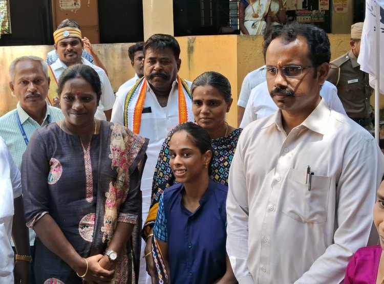 மாற்றுத் திறனாளி மாணவியின் கோரிக்கையை உடனடியாக ஏற்று அரசு அதிகாரிகளுக்கு உத்தரவிட்ட தென்காசி மாவட்ட ஆட்சியர். .!