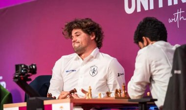 கார்ல்சனை வீழ்த்தி குகேஸ் வெற்றி, எனக்கு செஸ் விளையாட பிடிக்கவில்லை என கார்ல்சன். !