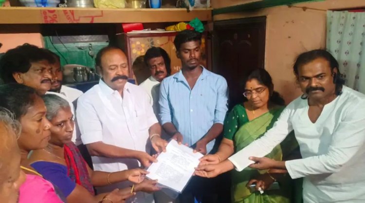 அஜித்குமார் தம்பிக்கு அரசு வேலை... குடும்பத்துக்கு இலவச வீட்டுமனை பட்டா: நேரில் வழங்கிய அமைச்சர் பெரியகருப்பன் !