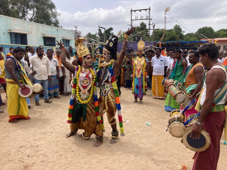 திரௌபதி அம்மன் திருக்கல்யாண வைபோகம்: 8 கிராம மக்கள் காவடி ஆடி தலைகளில் சீர் கொண்டு வந்து தீ மிதித்து வழிபாடு.!