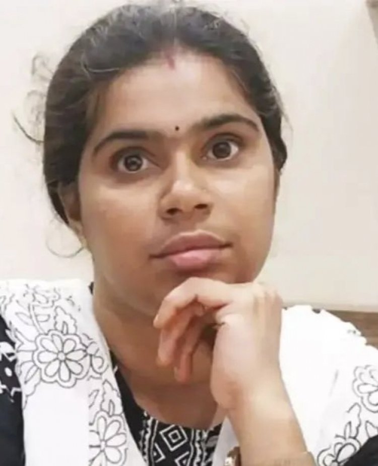 ஓடும் ரயிலில் கழிவறை சென்ற பெண், தண்டவாளத்தில் பிணமாக மீட்பு. !