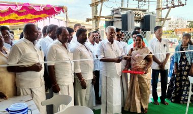 டைம் பாஸ் தேனீர் கடையை அதிமுக துணைப் பொதுச் செயலாளர் கே.பி. முனுசாமி திறந்து வைத்து முதல் விற்பனையும் துவக்கி வைத்தார்.!