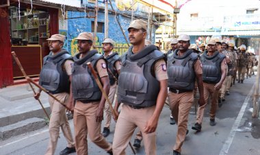 தென்காசி, செங்கோட்டையில் காவல்துறையினர் கொடி அணி வகுப்பு .!