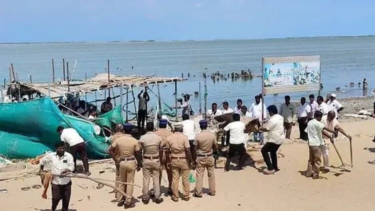 ராமா் கட்டிய பாலத்தின் கல் எனக்கூறி, பக்தா்களிடம் வசூல் வேட்டை நடத்திய வழிபாட்டுத் தலத்தை இந்து சமய அறநிலையத் துறை அதிகாரிகள் அகற்றினர். !