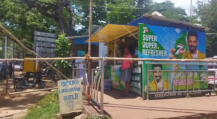 எடப்பாடி பழனிச்சாமி வருகையை முன்னிட்டு கடைகளுக்கு முன் கம்புகள் கட்டி ப்ளக்ஸ் - மாற்றுத்திறனாளி புகார். !