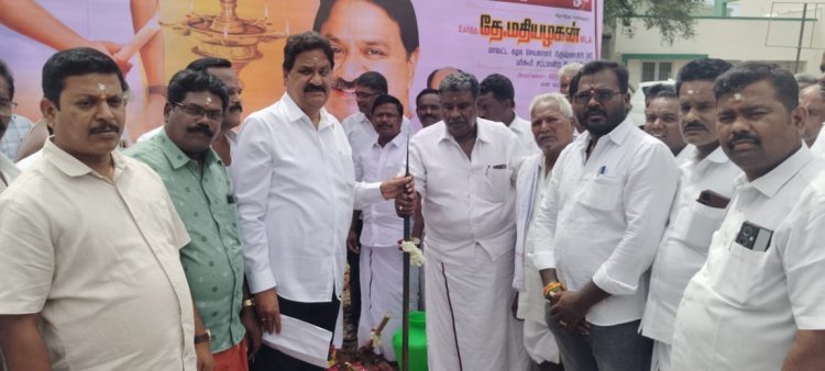 ரூ.6 இலட்சம் மதிப்பீட்டில் பஸ் டாப் அமைக்கும்  பணிகளுக்கு பூமி பூஜை. !