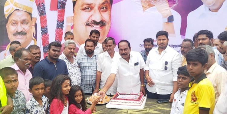 ஜெகதேவி பேருந்து நிலையத்தில் தலைமை செயற்குழு உறுப்பினர் ஜெ.கே.கிருபாகரன் தலைமையில் தே. மதியழகன் எம் எல் ஏ பிறந்தநாள் விழா.!