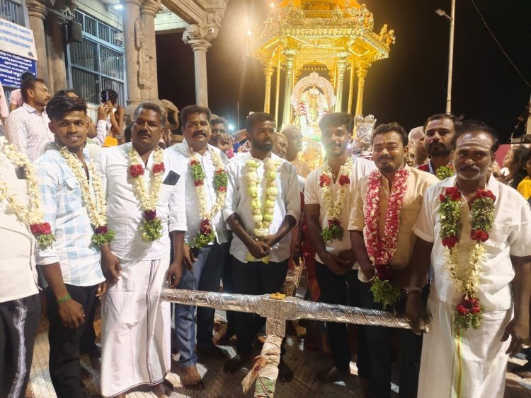 சசிகலா பிறந்தநாள் விழா பண்பொழி திருமலை கோவிலில் தங்கத்தேர் இழுத்து வழிபாடு .!