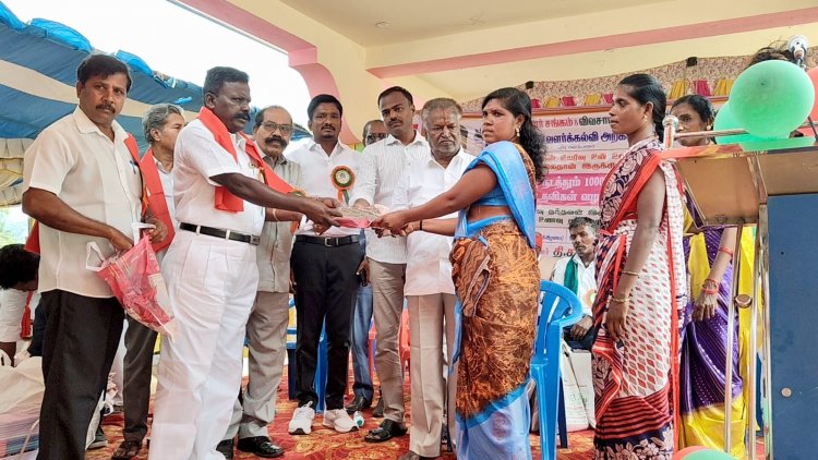 கிருஷ்ணகிரி மாவட்டம், வே. மாதேப்பள்ளி கிராமத்தில் விவசாயிகள் சங்கம் மற்றும் அம்பேத்கர்  வளர்கல்வி சார்பில் நடைபெற்ற நலத்திட்ட உதவிகள் வழங்கும் விழா .!