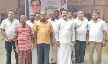 ப.சிதம்பரத்தின் பிறந்த நாளினை முன்னிட்டு ஜிப்சி இல்லத்தில் உள்ள நாடோடி  குழந்தைகளுக்கு காலை உணவு மற்றும் இனிப்புகளை வழங்கிய காங்கிரஸார். !