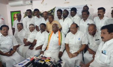 ஒன்றிய அரசின் வாக்கு திருட்டை கண்டித்து குற்றாலத்தில் காங்கிரஸ் சார்பில் கையெழுத்து இயக்கம் .!