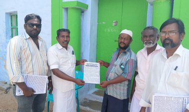 தென்காசியில் காங்கிரஸ் சிறுபான்மை பிரிவு மாவட்ட தலைவர் சலீம் தலைமையில் வாக்கு திருட்டு கண்டன துண்டு பிரசுரம் வழங்கல் .!