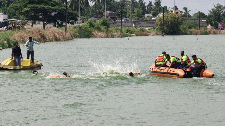 நீர்நிலைகளில் சிக்கிக் கொண்டவர்களை எவ்வாறு காப்பாற்றுவது குறித்த விழிப்புணர்வு ஒத்திகை.!