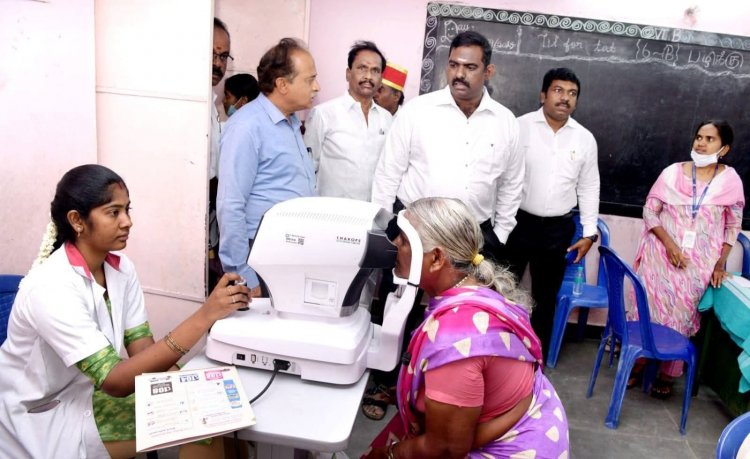 வேப்பனப்பள்ளி அரசு பெண்கள் மேல்நிலைப்பள்ளி வளாகத்தில் நடைபெற்ற "நலம் காக்கும் ஸ்டாலின்” திட்ட மருத்துவ முகாம் .!