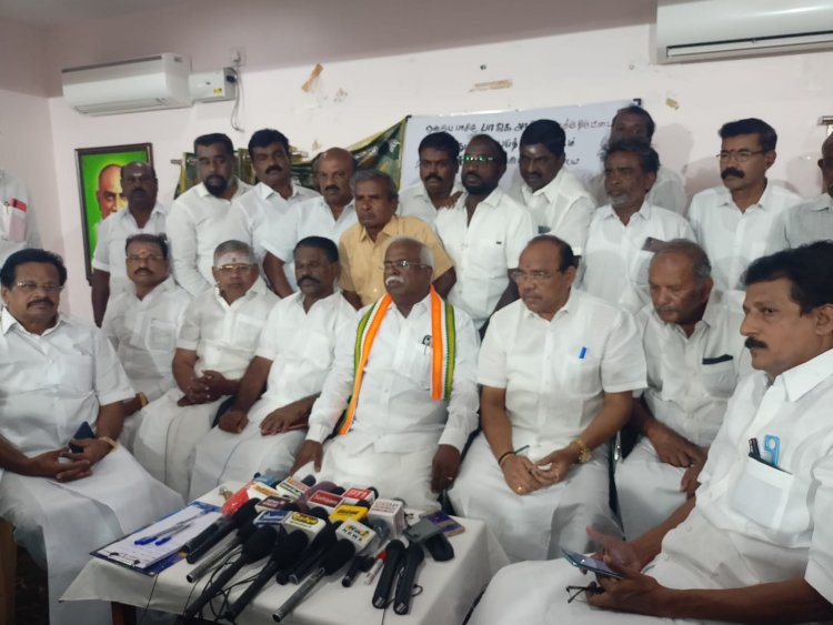 ஒன்றிய அரசின் வாக்கு திருட்டை கண்டித்து குற்றாலத்தில் காங்கிரஸ் சார்பில் கையெழுத்து இயக்கம் .!