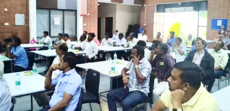 மேம்பாலம் அமைப்பது குறித்து, ஓசூர் Fort வளாக கூட்டரங்கில் கிருஷ்ணகிரி மாவட்ட ஆட்சித்தலைவர், மாவட்ட காவல் கண்காணிப்பாளர் ஆகியோர் முன்னிலையில் ஆலோசனை கூட்டம் நடைபெற்றது.!