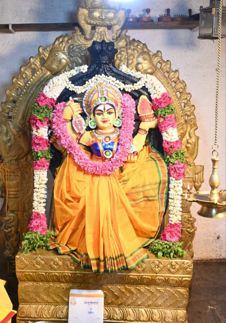 கரிசல் குடியிருப்பு மாகாளியம்மன் கோவிலில் நவராத்திரி விழா கொலு பொம்மைகள் வைத்து சிறப்பு வழிபாடு .!