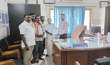 தென்காசி அரசு மருத்துவமனை கண்காணிப்பாளரிடம் காங்கிரஸ் சிறுபான்மை பிரிவு தலைவர் சலீம், நோய் கண்டறியும் கருவிகள் வாங்க கோரிக்கை மனு .!